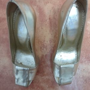 YSL Yves Saint Laurent Pale Gold Heels Size 37